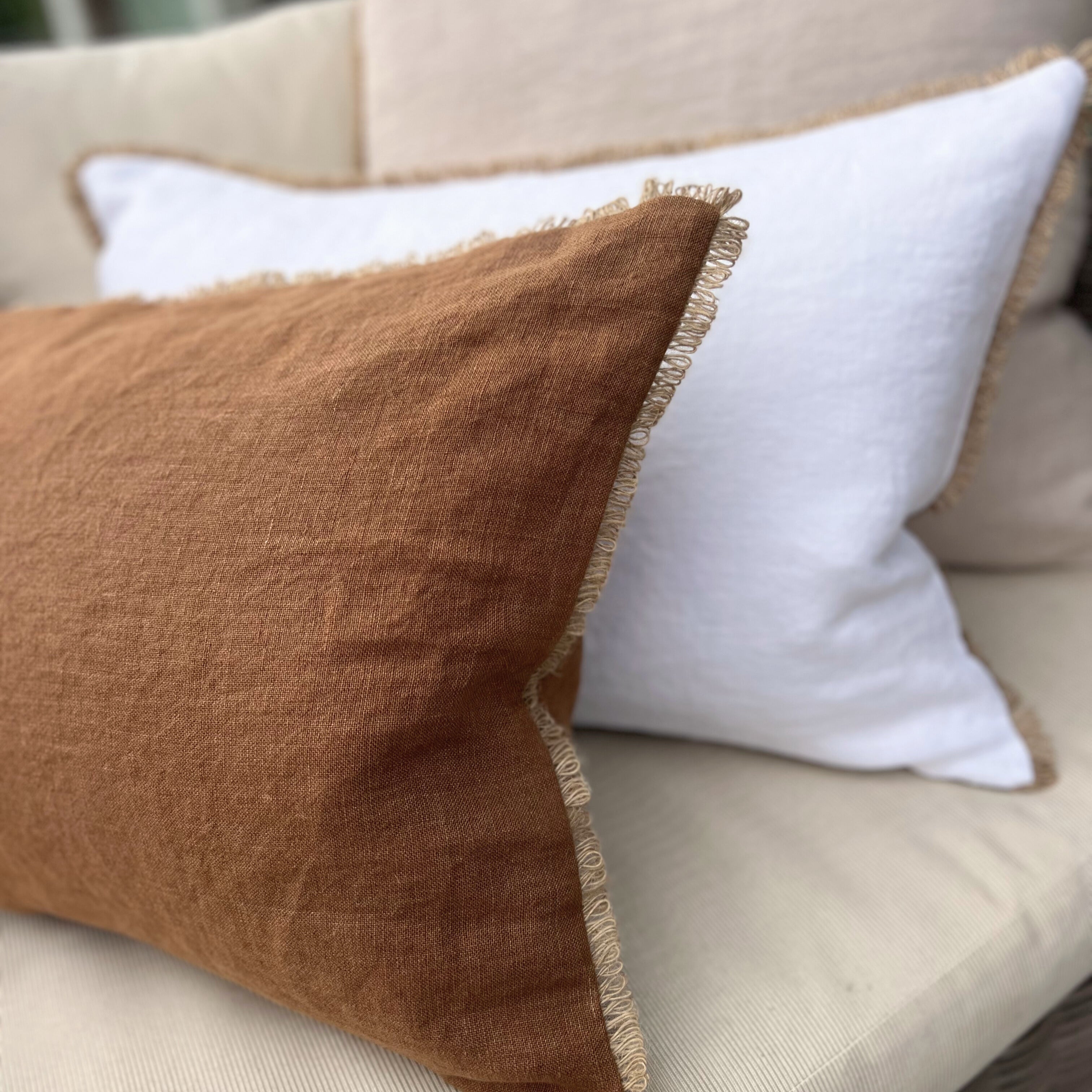 Funda Cojín Lino Terracota con Ondas de Sisal