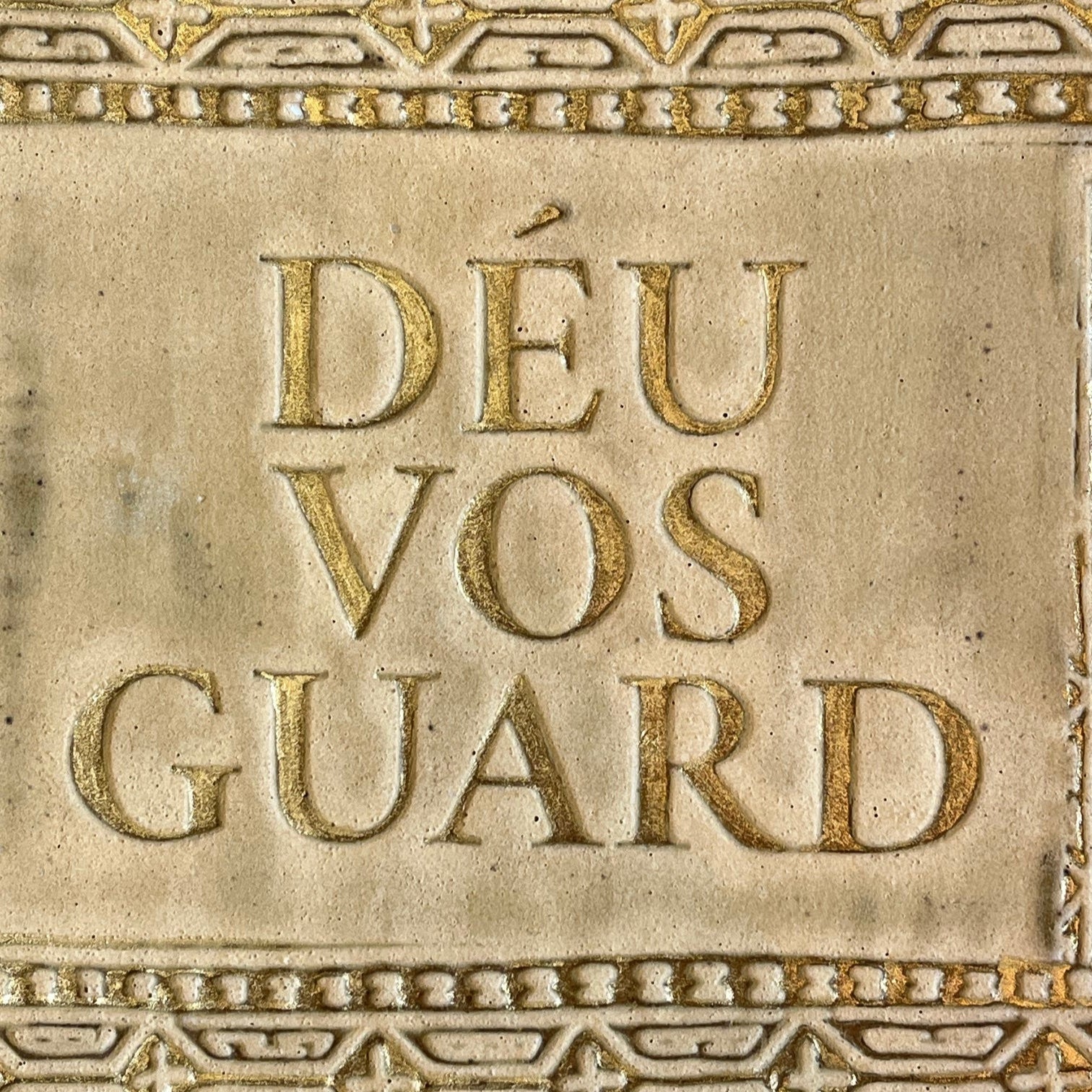 DETENTE DEU VOS GUARD / CAMEL + ORO