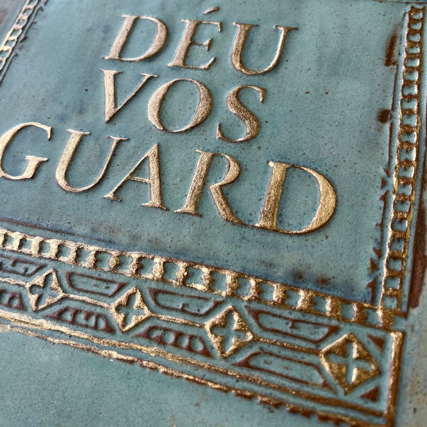 DETENTE DEU VOS GUARD / CALIPSO + ORO