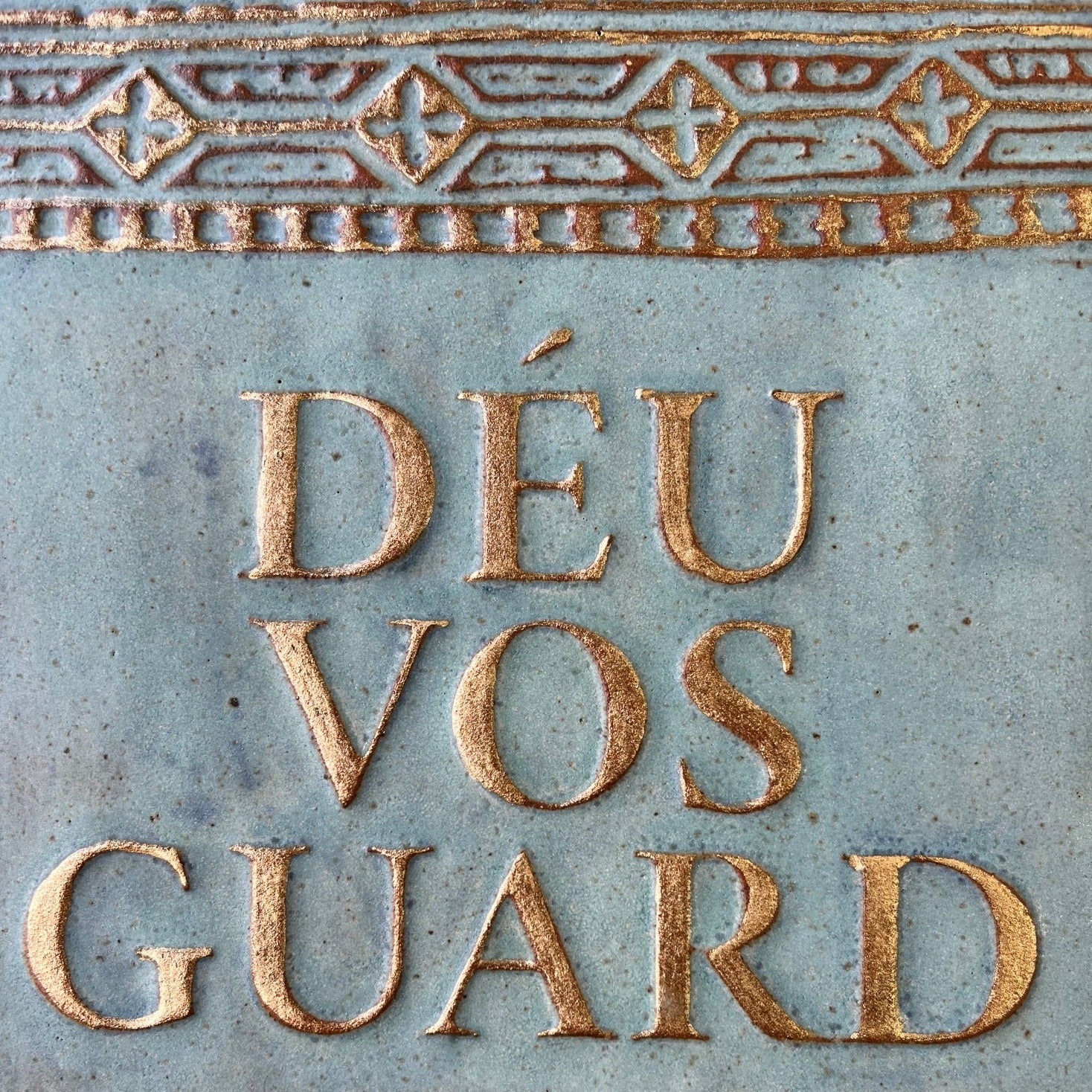 DETENTE DEU VOS GUARD / CALIPSO + ORO