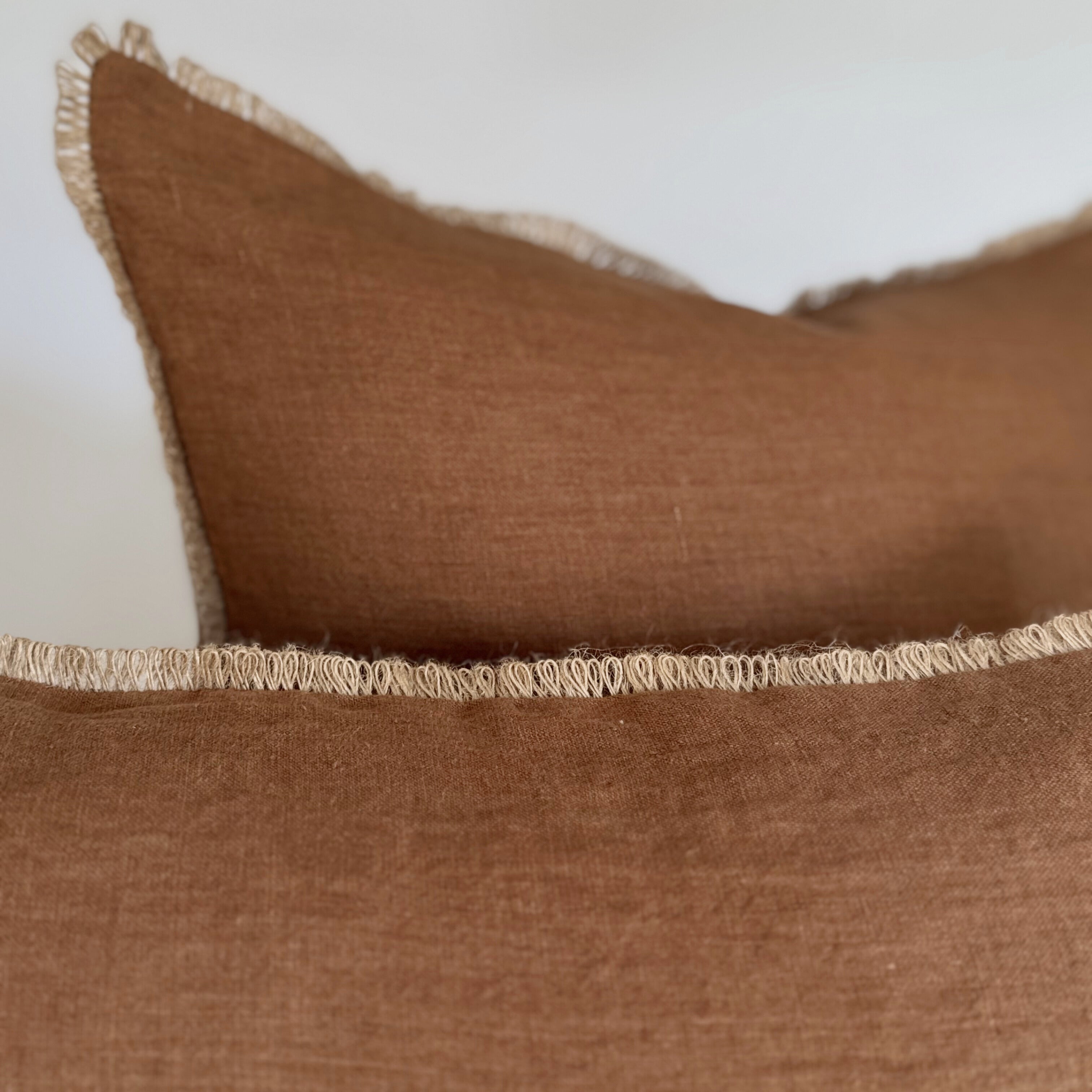 Funda Cojín Lino Terracota con Ondas de Sisal