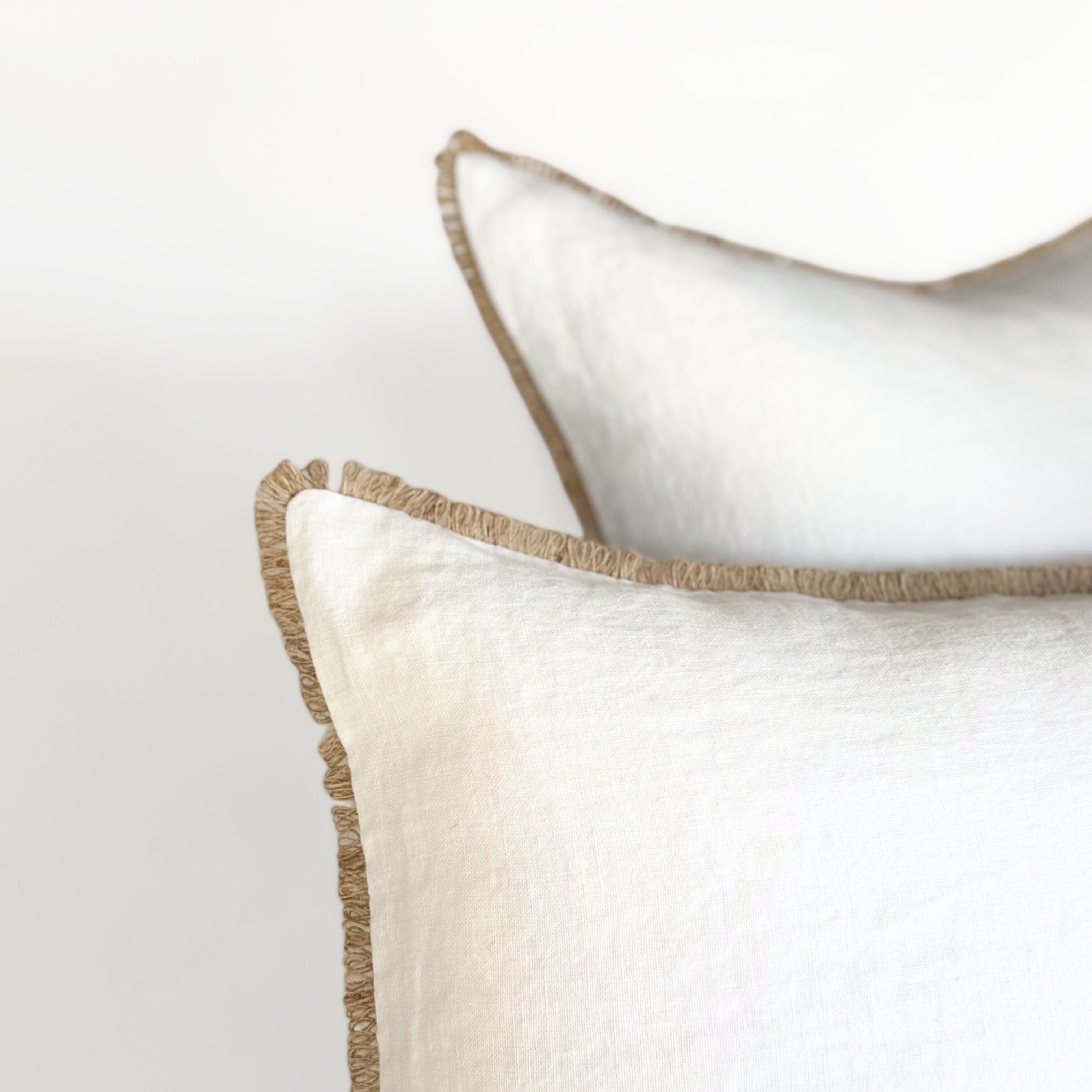 Funda Cojín Lino Blanco con Ondas de Sisal