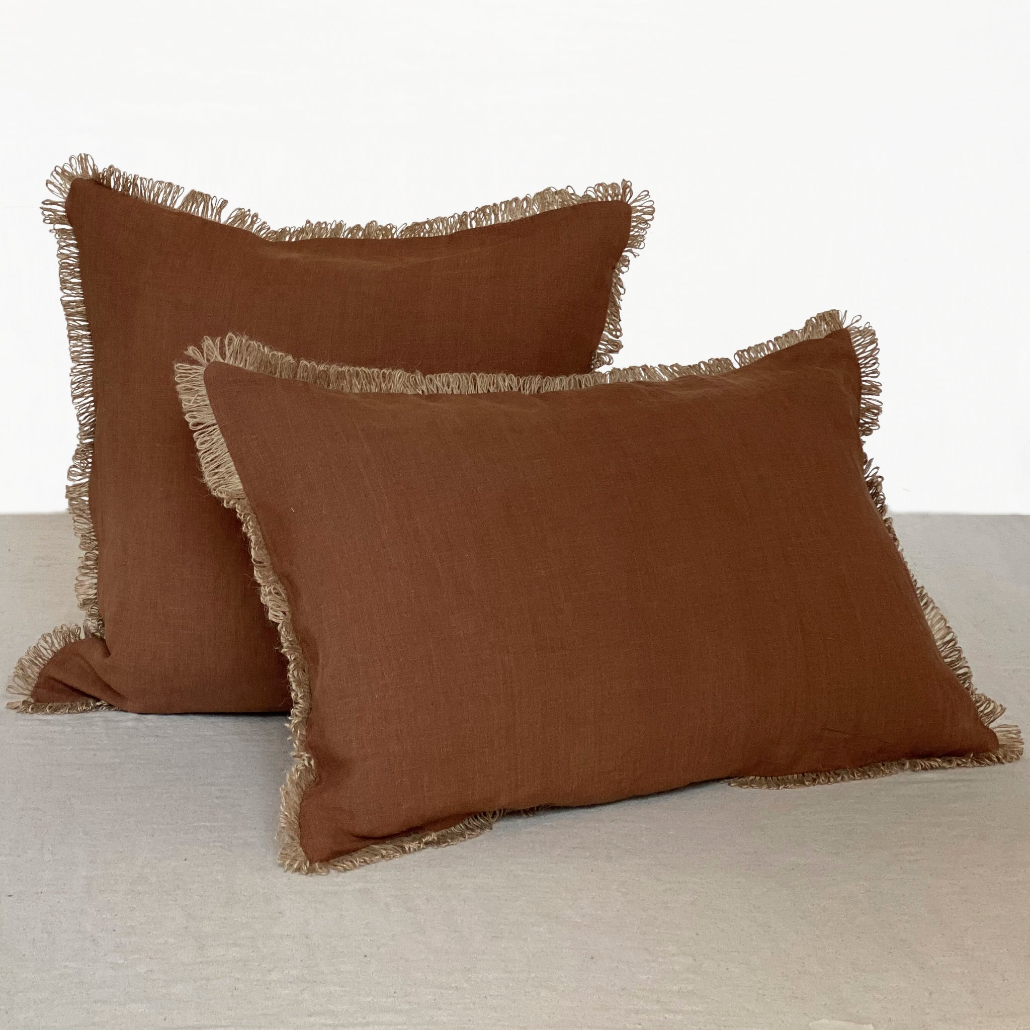 Funda Cojín Lino Terracota con Ondas de Sisal