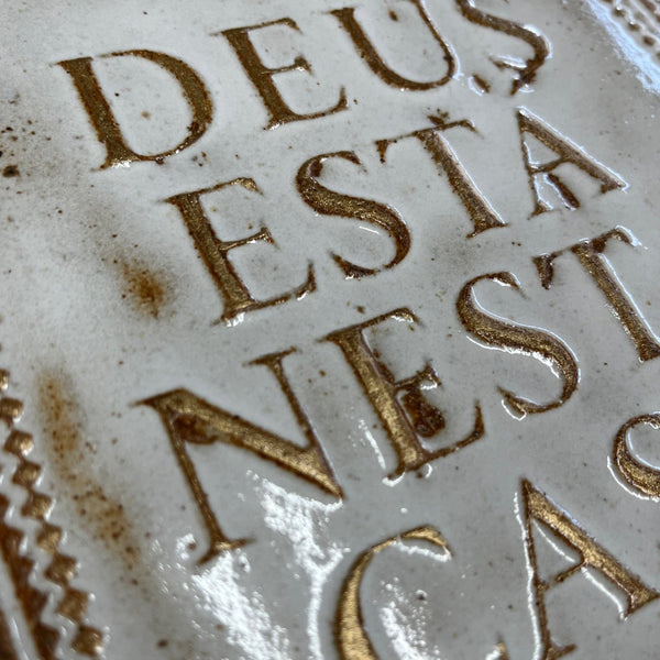 Copy of DEUS ESTÁ NESTA CASA / BLANCO